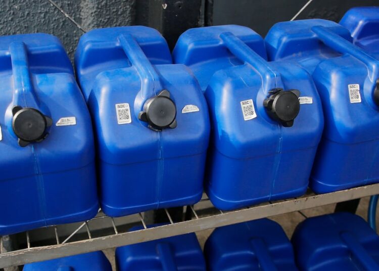 Precio de la parafina acumula un alza de casi $100 en dos semanas y experto acusa “desidia” del gobierno para frenarla