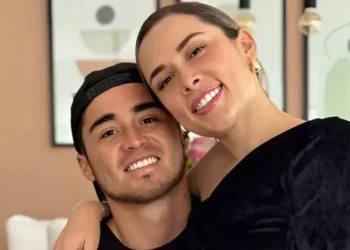 Rodrigo Cuba y Ale Venturo avivan rumores de reconciliación con tierna imagen y besos apasionados en concierto