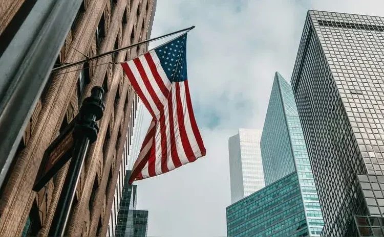 Sede de la Embajada de EE.UU. en Tel Aviv sufre “daños menores” por impacto cercano de misil iraní