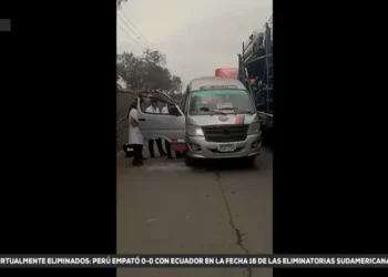 Una persona fallecida y otra herida tras ataque a balazos a una combi