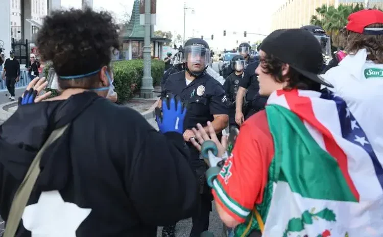 alcaldesa de Los Ángeles declara toque de queda ante tensión por redadas y protestas