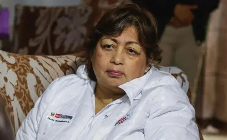 denuncian que esposo de ministra de la Mujer evitó sanción por donaciones perdidas gracias a personal que ella nombró