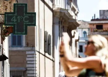 el calor extremo sofoca a ciudadanos y afecta a escuelas, viajes, torneos y urgencias