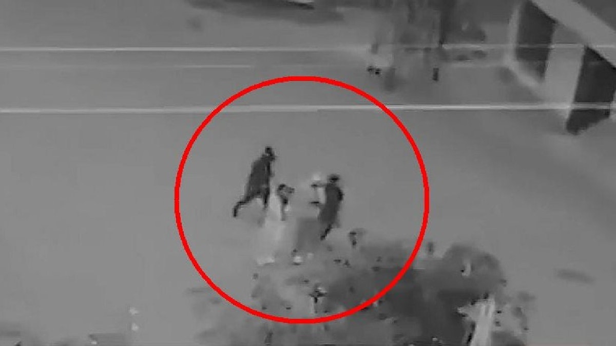 El crimen fue capturado por cámaras de seguridad en el área.
