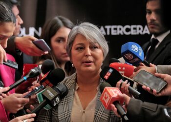 Jara pone en entredicho eventual suspensión de militancia en el PC: “Ese tema no está sobre la mesa”