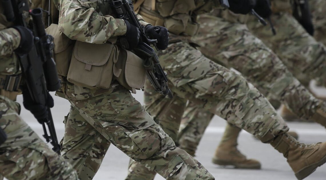 Cadem: 64% respalda que la justicia común aborde casos de narcotráfico en las Fuerzas Armadas