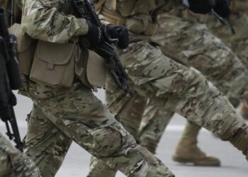 Cadem: 64% respalda que la justicia común aborde casos de narcotráfico en las Fuerzas Armadas