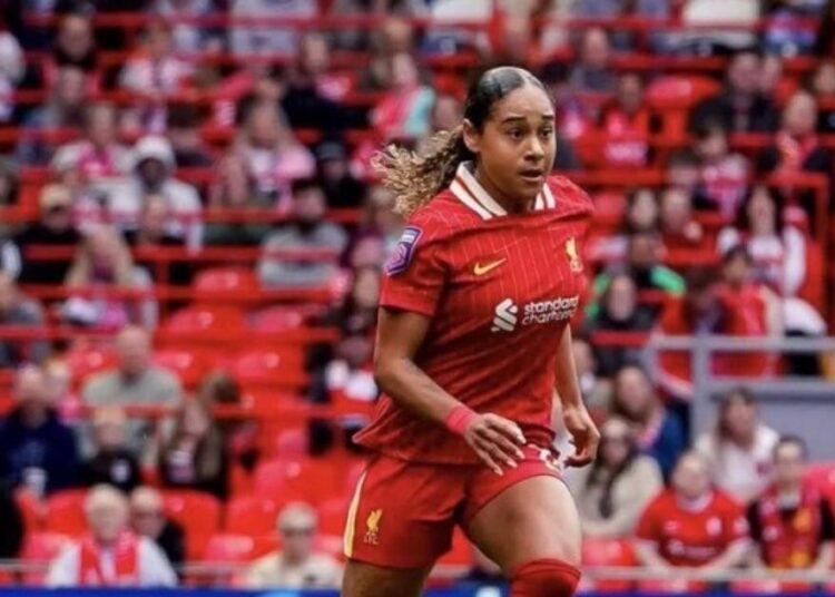 La futbolista más cara de la historia pudo jugar por la Selección Chilena