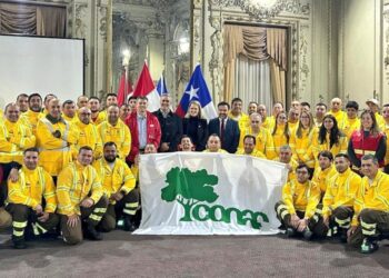 Conaf envía contingente de 62 brigadistas para apoyar el combate de incendios forestales en Canadá