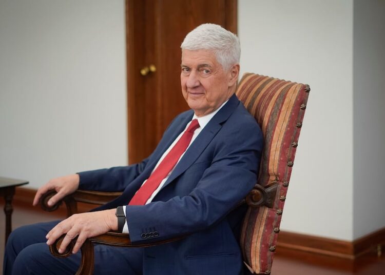 Sube presión contra Etcheberry: parlamentarios de oposición piden renuncia y director del SII insiste en su defensa