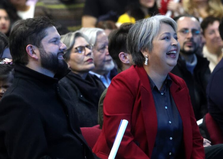 “Activismo político”: jefes de bancada de la oposición cuestionan duramente a Boric por apoyo a Jara (PC)