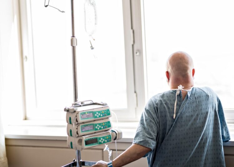 Los cinco hospitales con más licencias médicas en la mira son de la RM e implica a 839 trabajadores