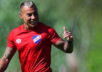 ¿Para volver a la U? El detalle oculto del contrato que firmó Eduardo Vargas on Audax Italiano