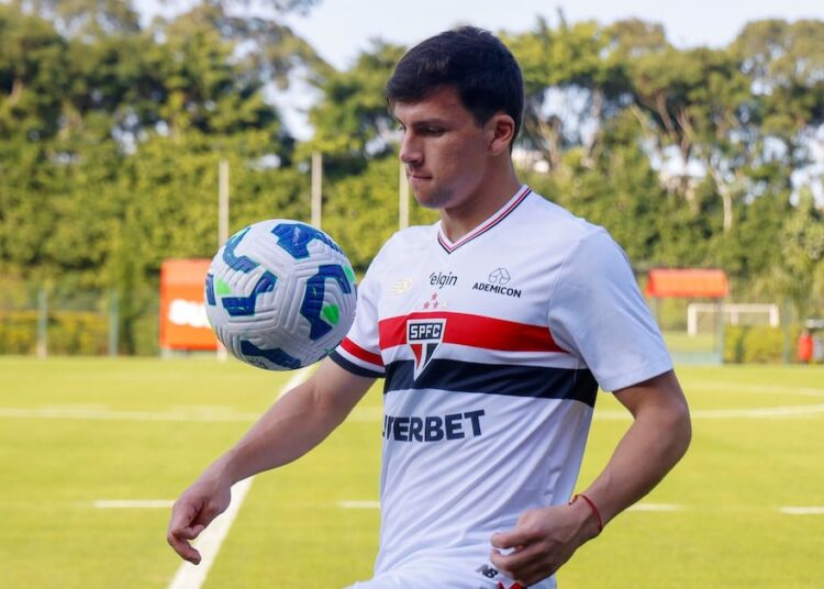 Con un video de sus goles en la UC: Sao Paulo presenta a Gonzalo Tapia