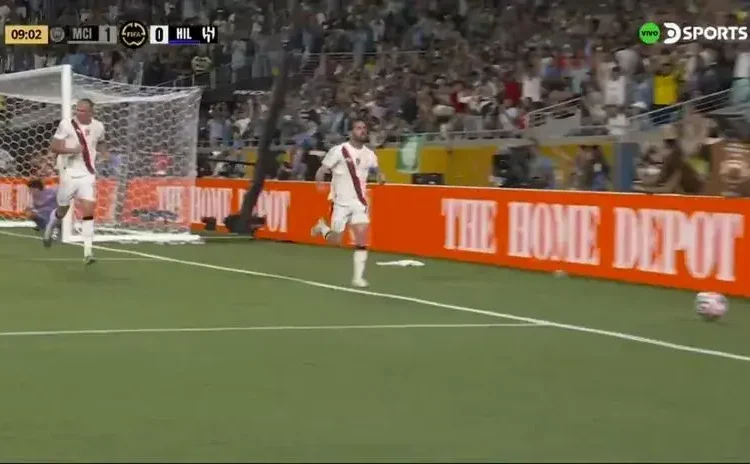 En medio de reclamos por una mano, Bernardo Silva pone el 1-0 de Manchester City ante Al Hilal [VIDEO]