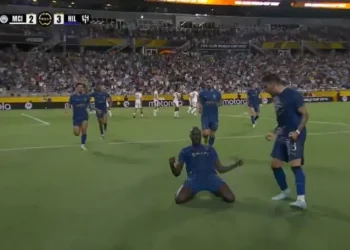 Le ganó a todos: Koulibaly, de un tremendo cabezazo, anotó el 3-2 de Al Hilal sobre Manchester City [VIDEO]