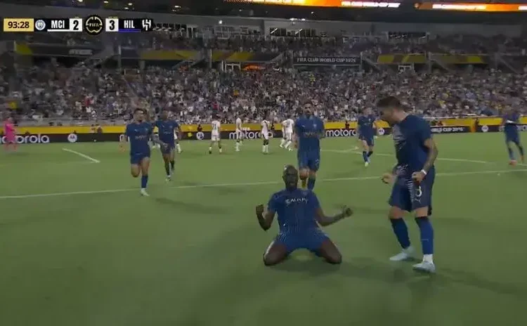 Le ganó a todos: Koulibaly, de un tremendo cabezazo, anotó el 3-2 de Al Hilal sobre Manchester City [VIDEO]