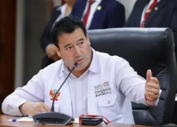 congresista Edwin Martínez critica al gobierno por no conseguir una formalización en la minería