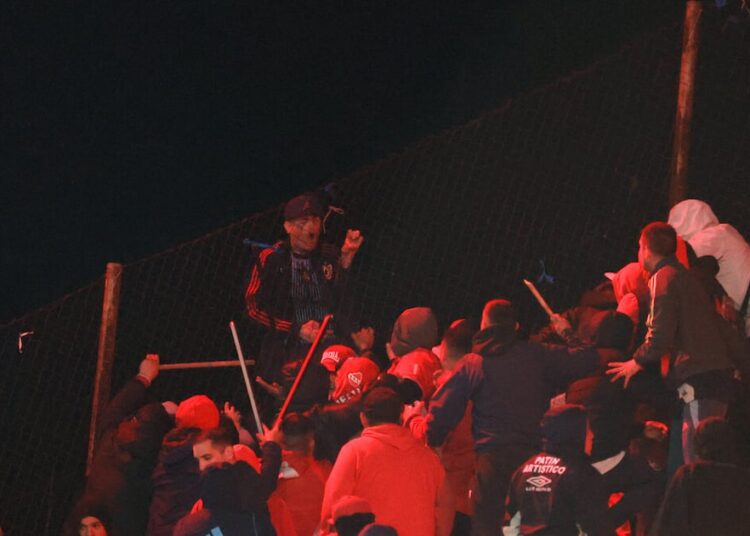 Denuncian complicidad de la dirigencia de Independiente en agresión a hinchas de la U en Avellaneda – Tendencias