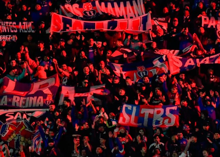 Azul y Azul y la Embajada de Chile logran la liberación de los hinchas de la U detenidos en Argentina