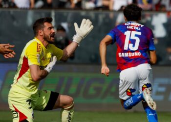 Antes del minuto: revisa el gol de Cristián Cuevas con el que la UC golpea a Colo Colo en el Monumental