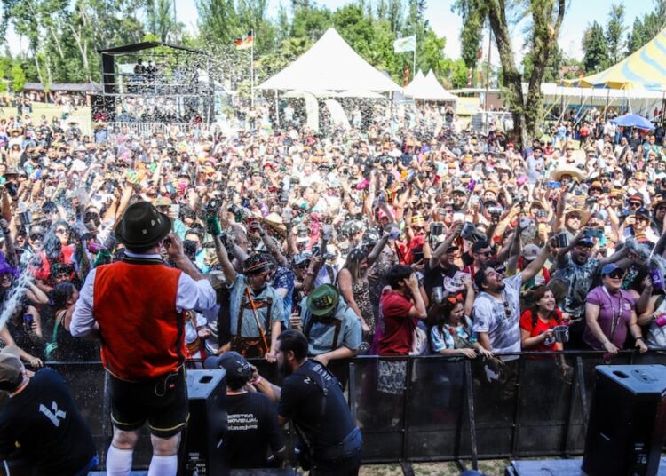 Chico Trujillo encabeza la celebración de los 20 años de Oktoberfest Chile
