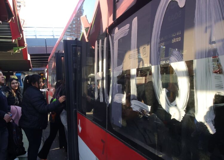 Estos son los más de 50 recorridos afectados hoy por el paro de conductores de buses RED