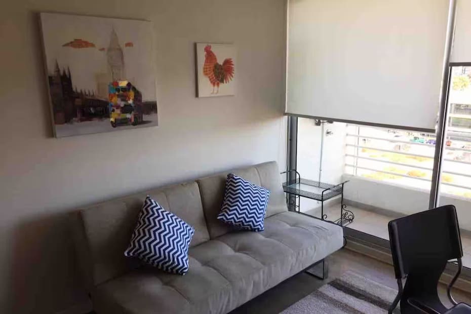 Este cómodo departamento es perfecto para descansar en vacaciones nacionales. Créditos: Airbnb.