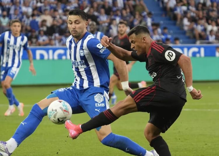 El reconocimiento del Barcelona a Alexis Sánchez tras su regreso al fútbol español con Sevilla
