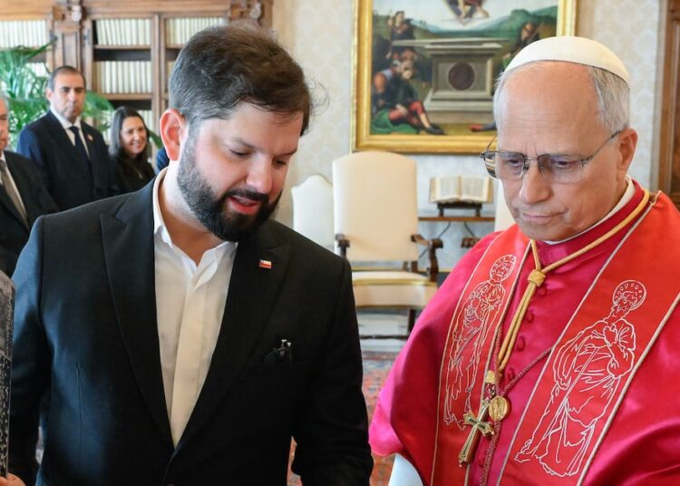 “Me mencionó explícitamente el caso de Karadima y de Barros”: Presidente Gabriel Boric culmina extensa reunión con el Papa León XIV