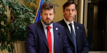 Kaiser suspende gira nacional para votar AC contra juez Ulloa