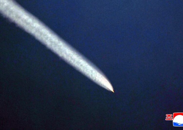 Corea del Norte confirma el lanzamiento de “dos proyectiles hipersónicos” tras cinco meses sin ensayos