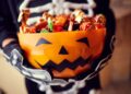 Cuántos chilenos celebran Halloween y qué es lo que más les gusta comer, según un estudio