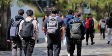 La mayoría de los jóvenes están dispuestos a cambiarse de ciudad o salir del país por un buen trabajo