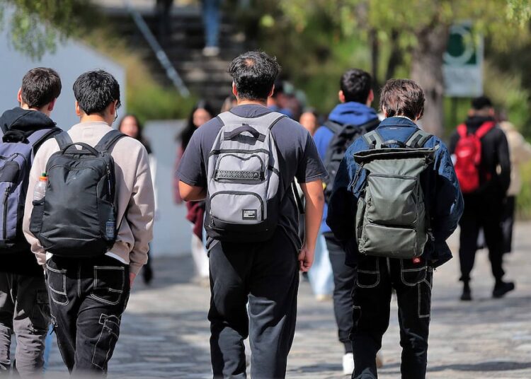 La mayoría de los jóvenes están dispuestos a cambiarse de ciudad o salir del país por un buen trabajo