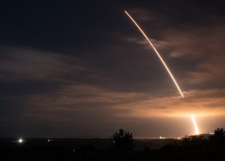 EE.UU. prueba un misil balístico intercontinental tras el anuncio de Trump de retomar los ensayos nucleares