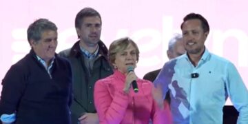 Matthei realiza cierre de campaña en Puerto Montt: defiende industria del salmón y recuerda gobierno de Sebastián Piñera