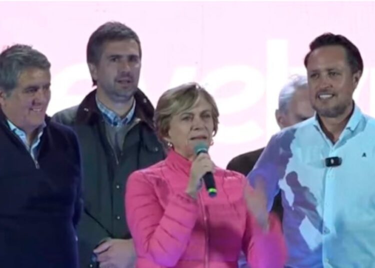 Matthei realiza cierre de campaña en Puerto Montt: defiende industria del salmón y recuerda gobierno de Sebastián Piñera