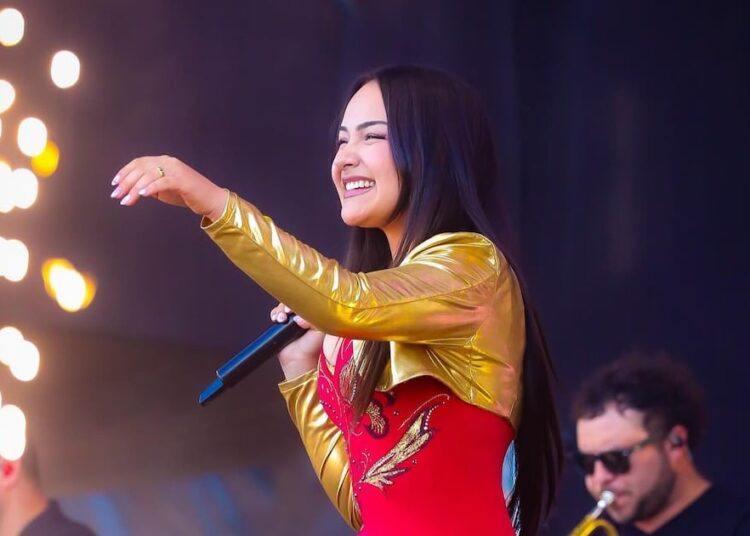 Cantante Alanys Lagos acusa intento de encerrona durante viaje a Copiapó