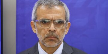 Ministro Cordero alista viaje a La Araucanía tras seguidilla de atentados incendiarios en la zona