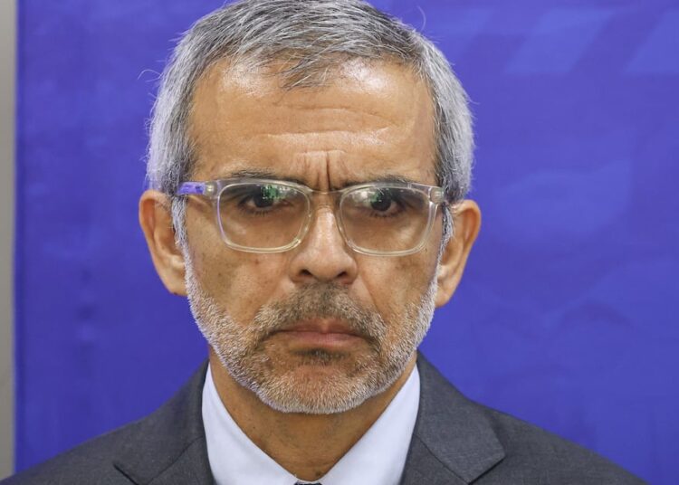 Ministro Cordero alista viaje a La Araucanía tras seguidilla de atentados incendiarios en la zona