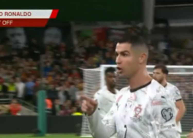 Se fue aplaudiendo al árbitro: la agresión de Cristiano Ronaldo que produjo su expulsión ante Irlanda