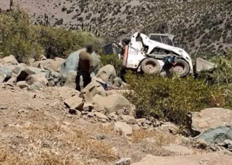Minero muere tras desbarrancar por quebrada en medio de labores con maquinaria pesada en Petorca