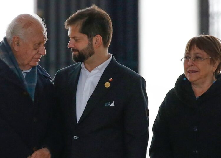 Gobierno juega sus últimas cartas para salvar platas de Boric como expresidente