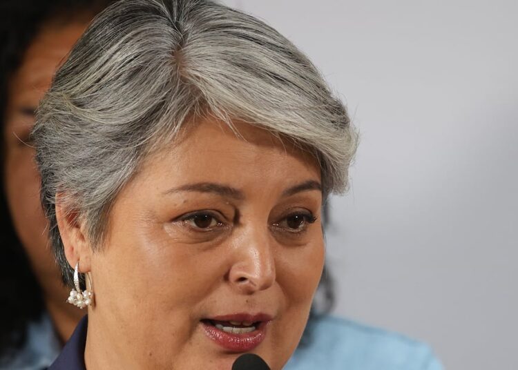 Comando de Jara instruye fuertes críticas a Kast en antesala de debate: “Es un peligro para las mujeres”