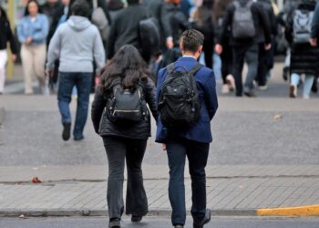 Creación de empleo en Chile registra su mejor cifra en casi un año y desempleo anota una leve caída en doce meses
