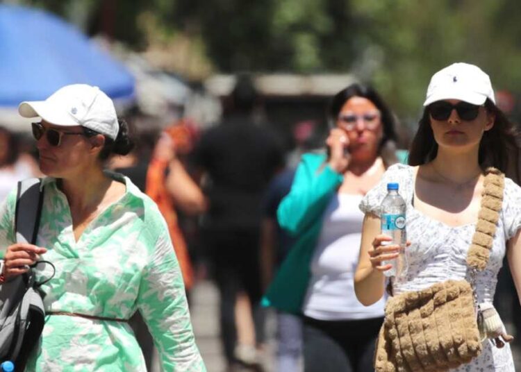 Hasta 36° C: Emiten alerta meteorológica por altas temperaturas en cinco regiones del país
