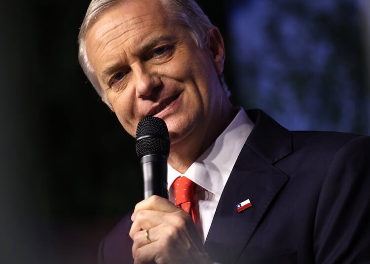 Kast responde advertencia de Vanessa Kaiser sobre “otro golpe de Estado”: “Estoy seguro que la ciudadanía va a aislar a los violentos”