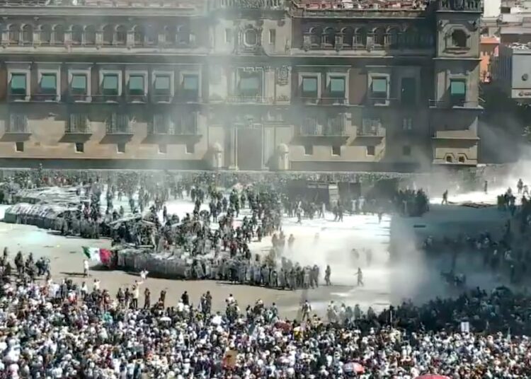 Marcha de la Generación Z en Ciudad de México termina con disturbios frente al Palacio Nacional