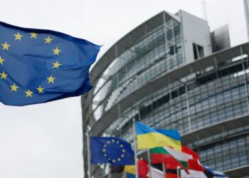 Parlamento Europeo pide prohibir acceso a redes sociales a menores de 13 años